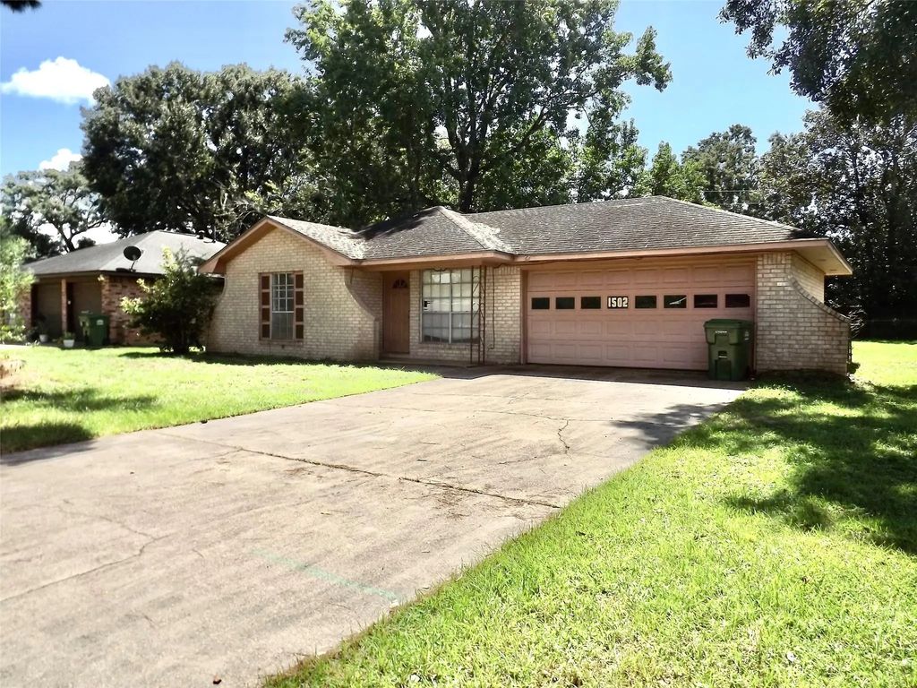 1502 Maple Street, Liberty