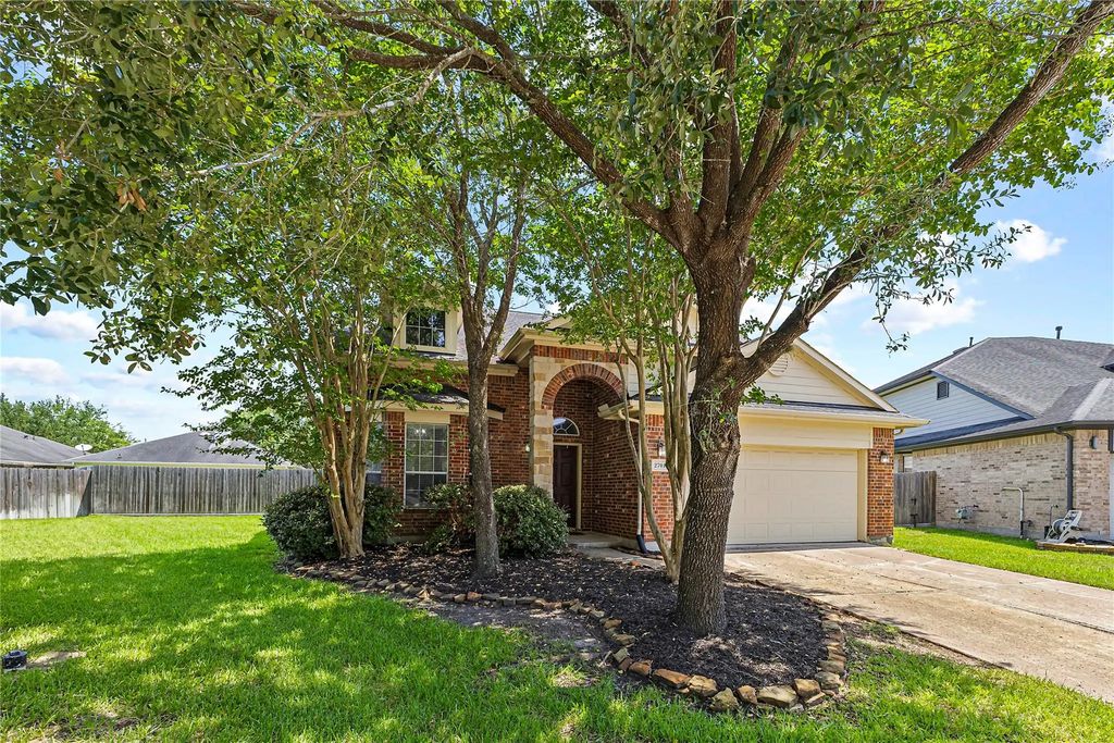 2701 Shallow Falls Court, Pearland