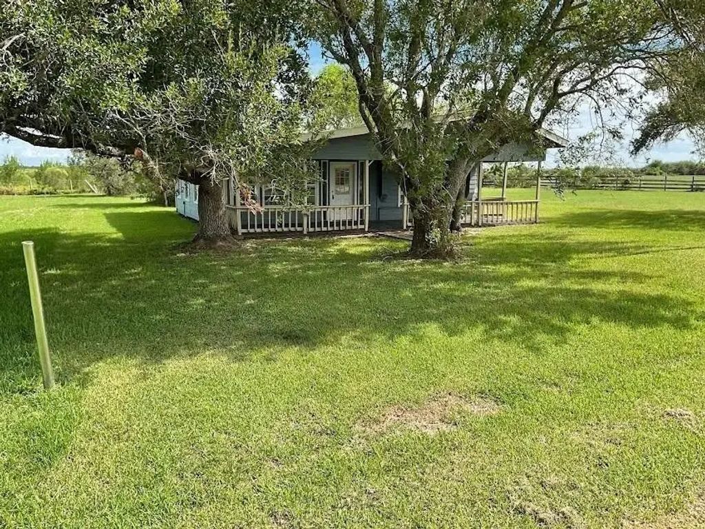5589 County Road 469, Brazoria
