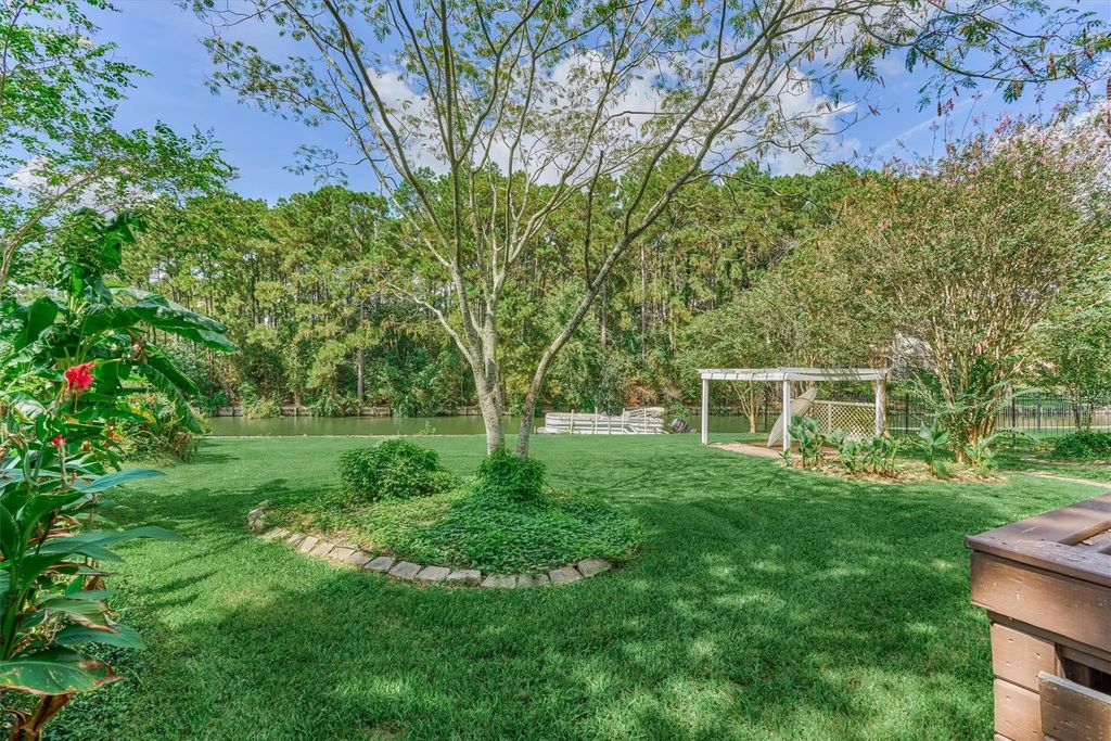8710 Cross Country Drive, Humble
