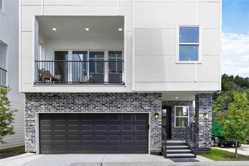 320 Walthall Drive A, Houston