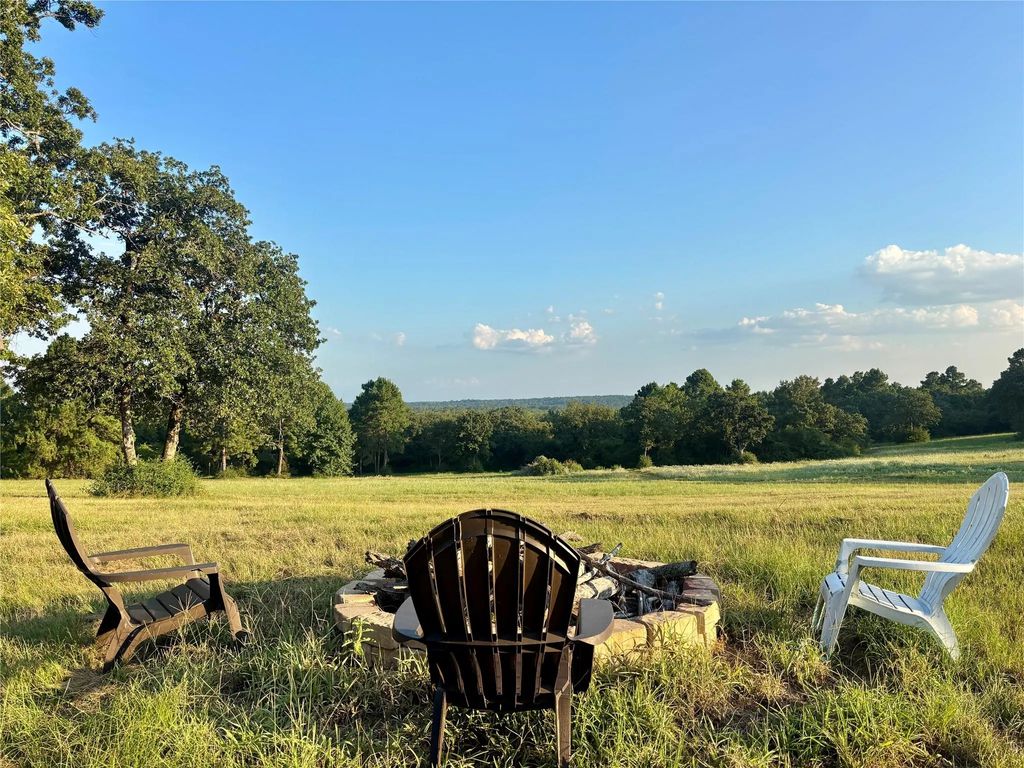 3458 Private Road 1425, Centerville
