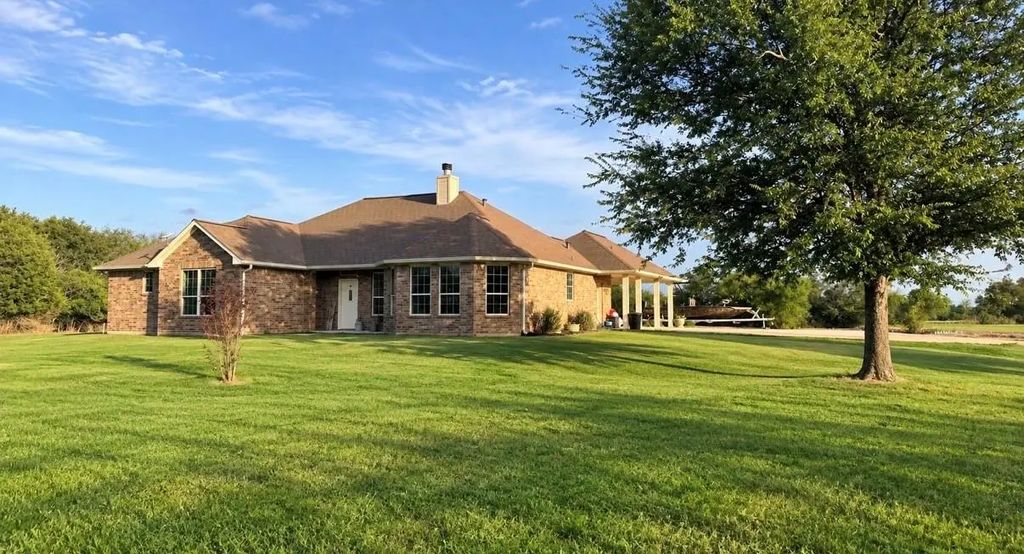 1903 Fm 2915, Lovelady