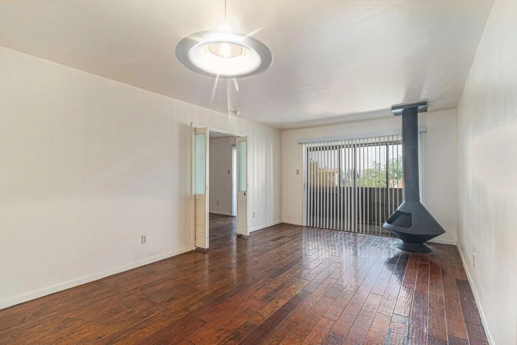 3045 Walnut Bend Lane 33, Houston