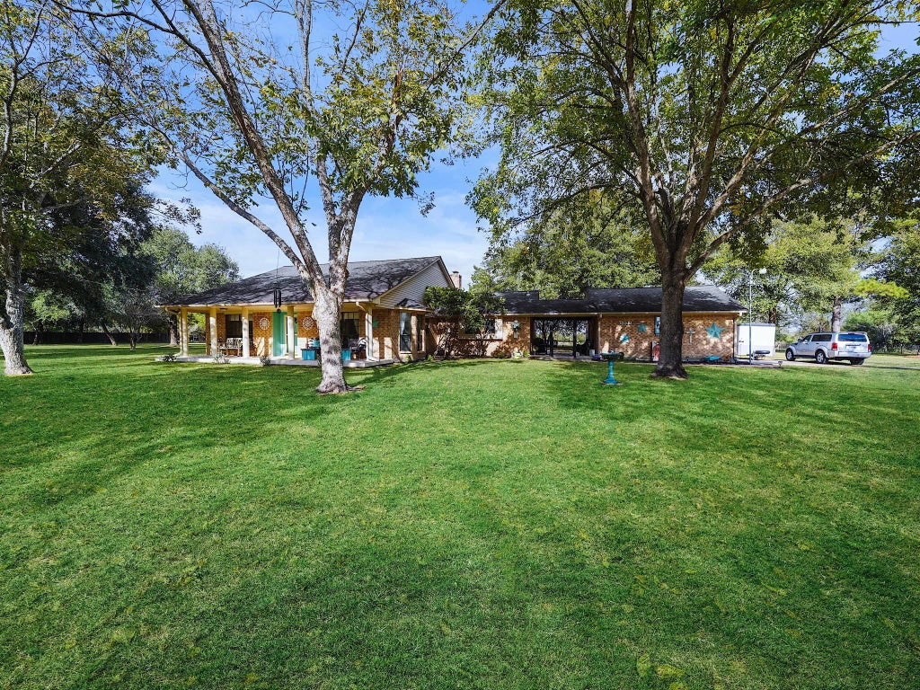 2022 Skrivanek Road, Sealy