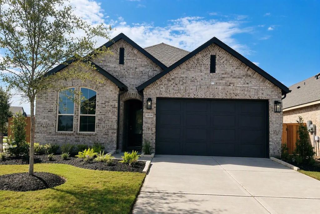 18130 Sunlit Oasis Drive, Webster