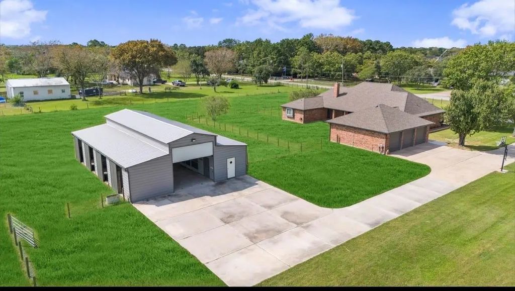 131 Happy Hollow Street, Alvin