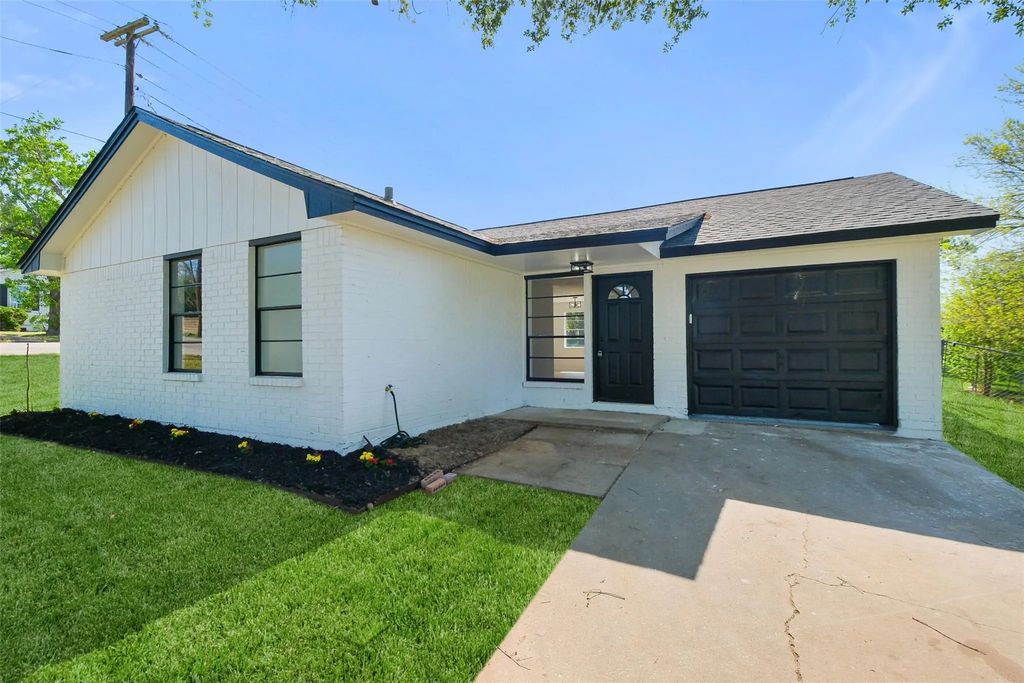 221 N Baron Street, Bellville