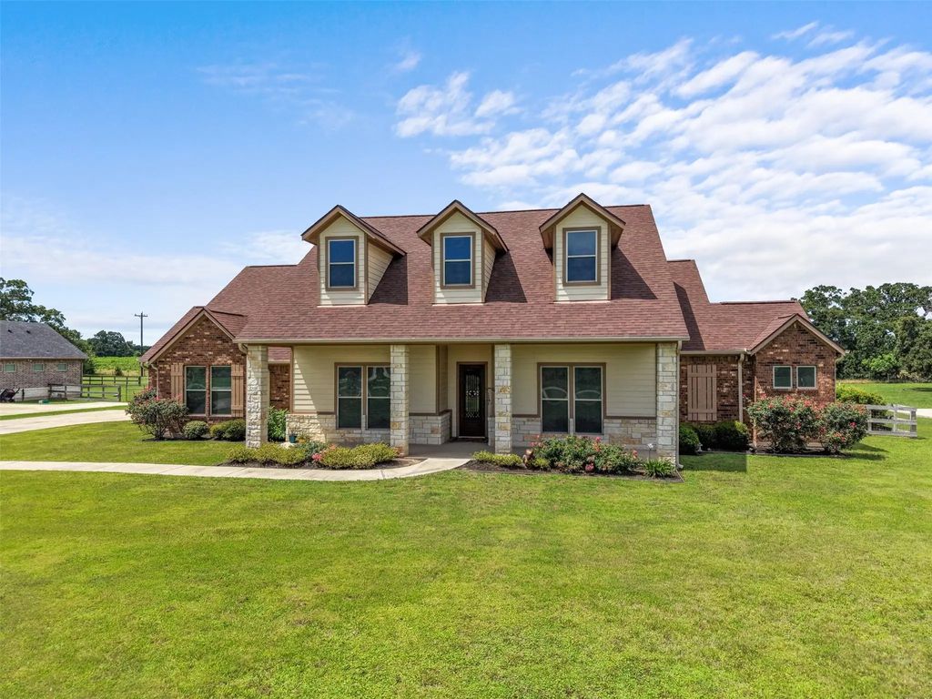 10040 Henley Cove, Iola