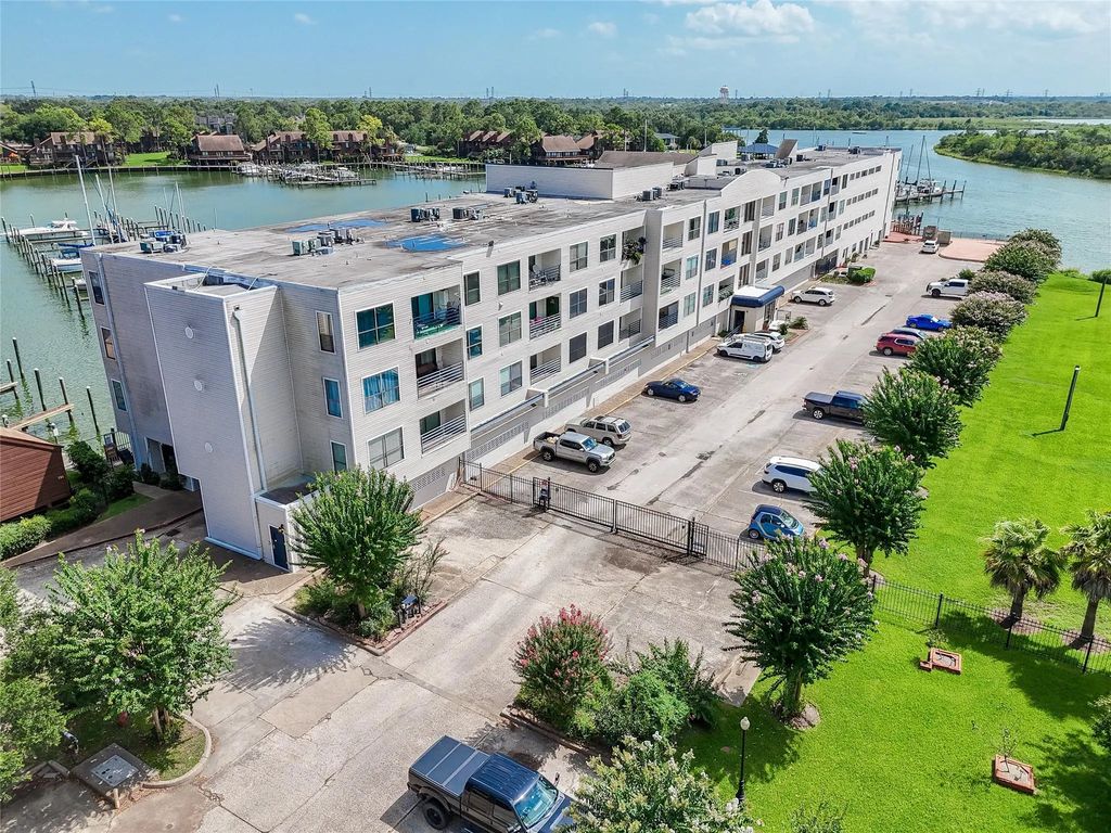 793 Davis Road 105, League City