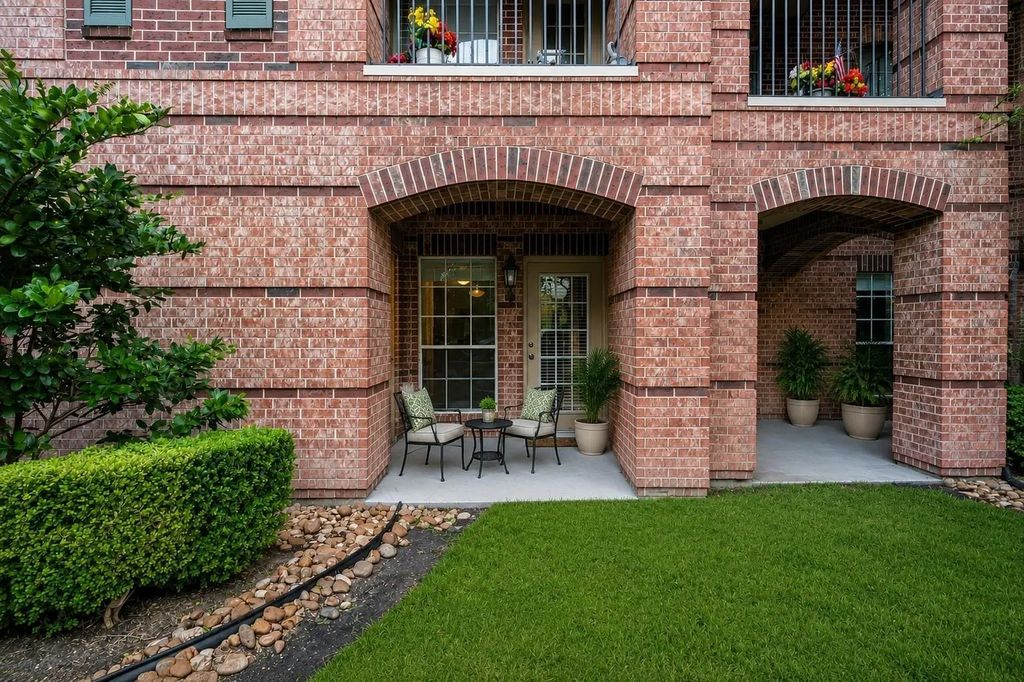 2815 Kings Crossing Drive 102, Kingwood