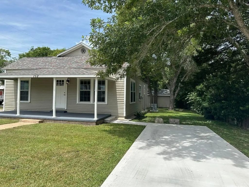 113 N Middle Street, Flatonia