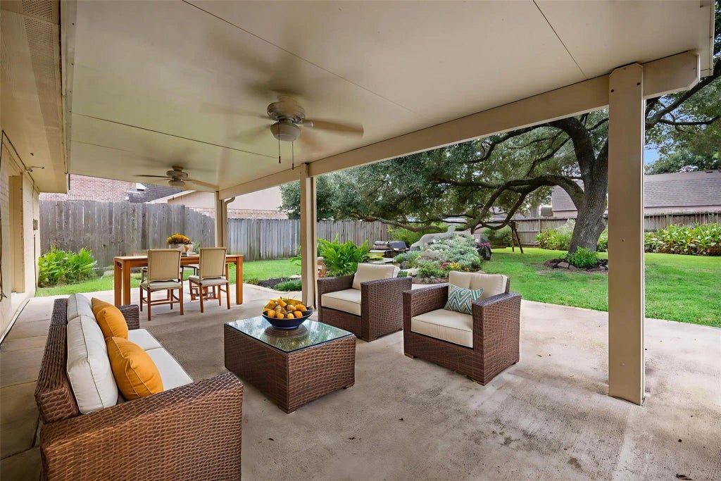 1806 Mcginnis Drive, Pearland