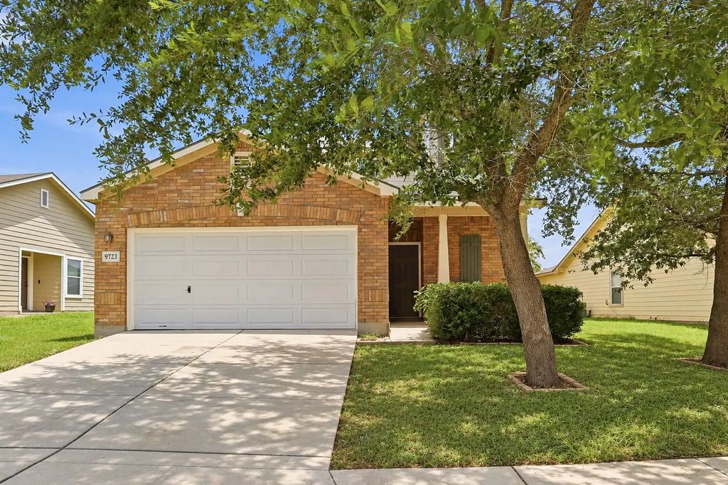9723 Copper Rock, Converse