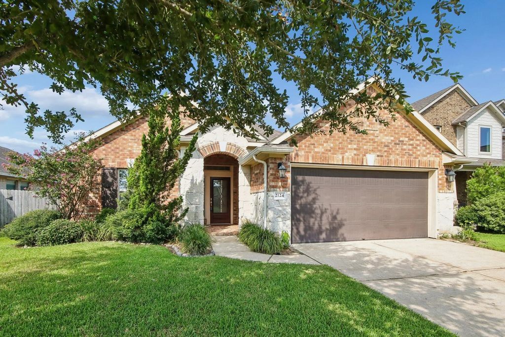 2124 Llerena Lane, League City