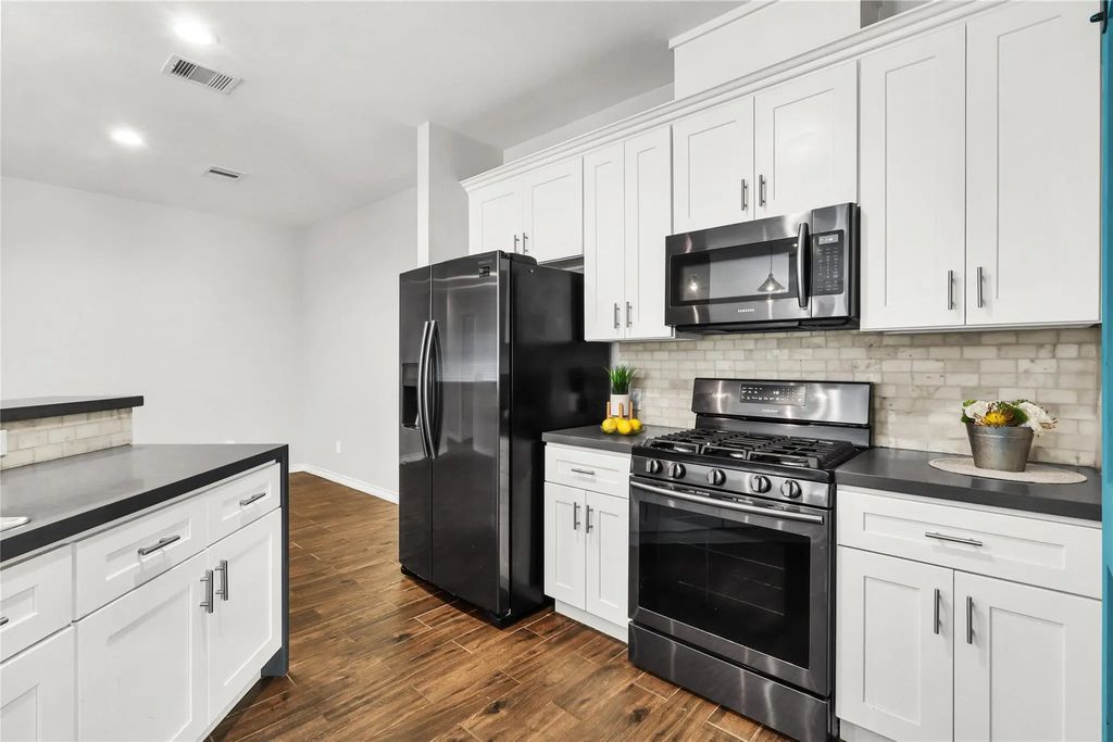 507 E Foley Street, Alvin