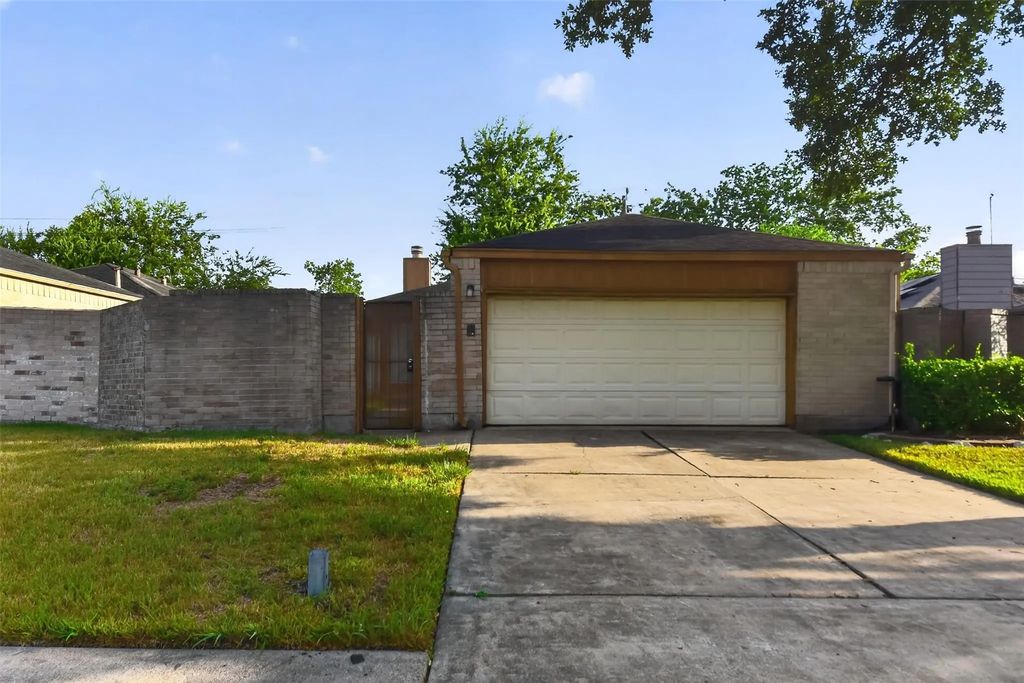8151 Misty Ridge Lane, Houston