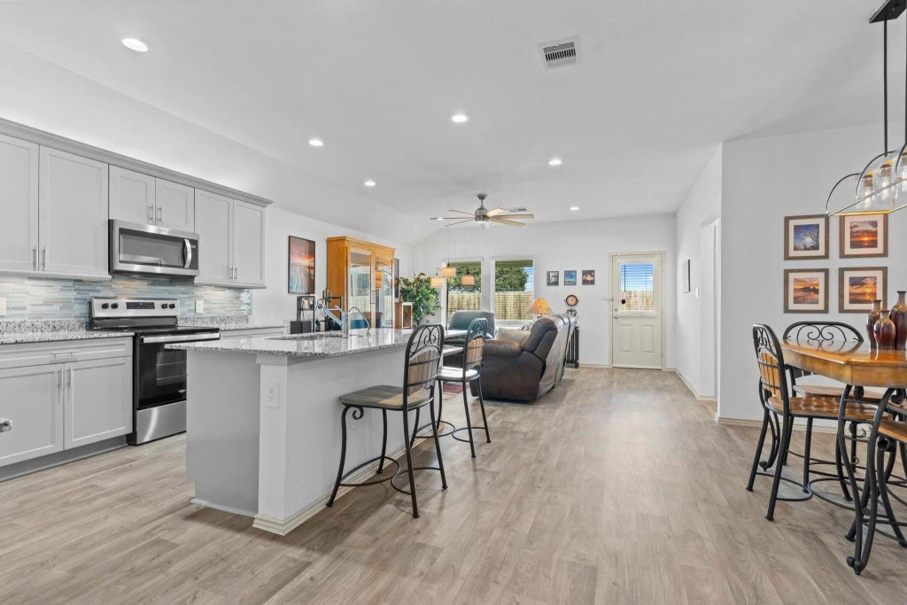 1259 Waterside Trace, Sealy