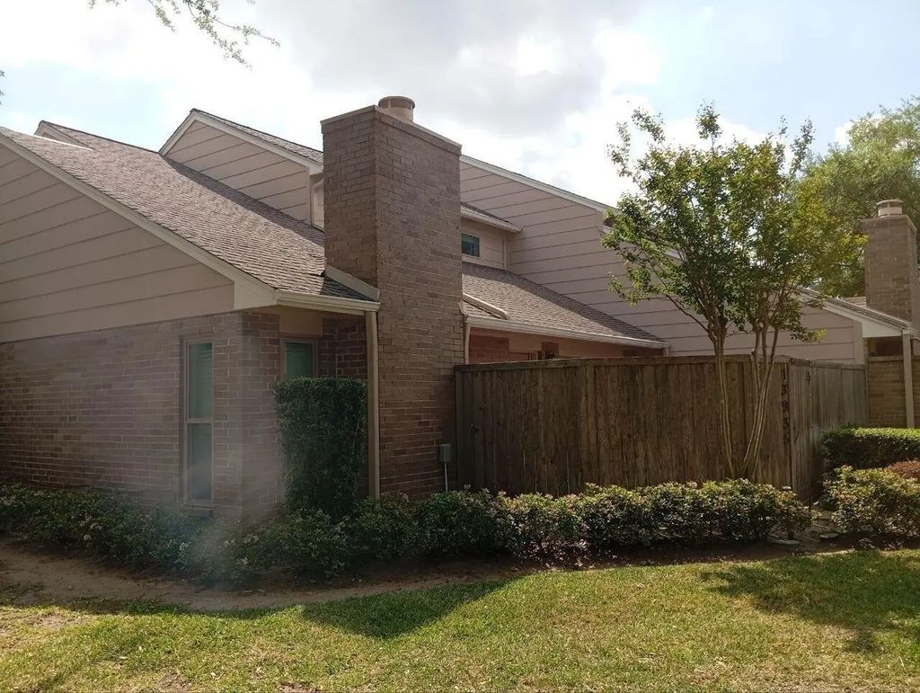 13935 Hollowgreen Drive, Houston