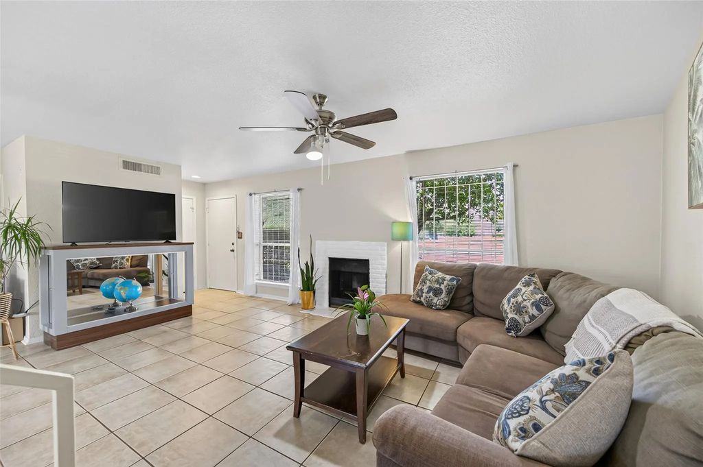 3303 W Greenridge Drive 8, Houston