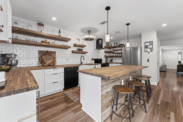 11524 Village Place Drive 68, Houston