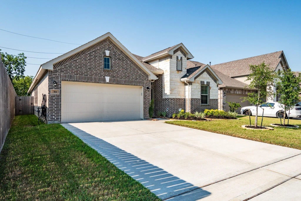 314 Polar Bear Trail, Crosby