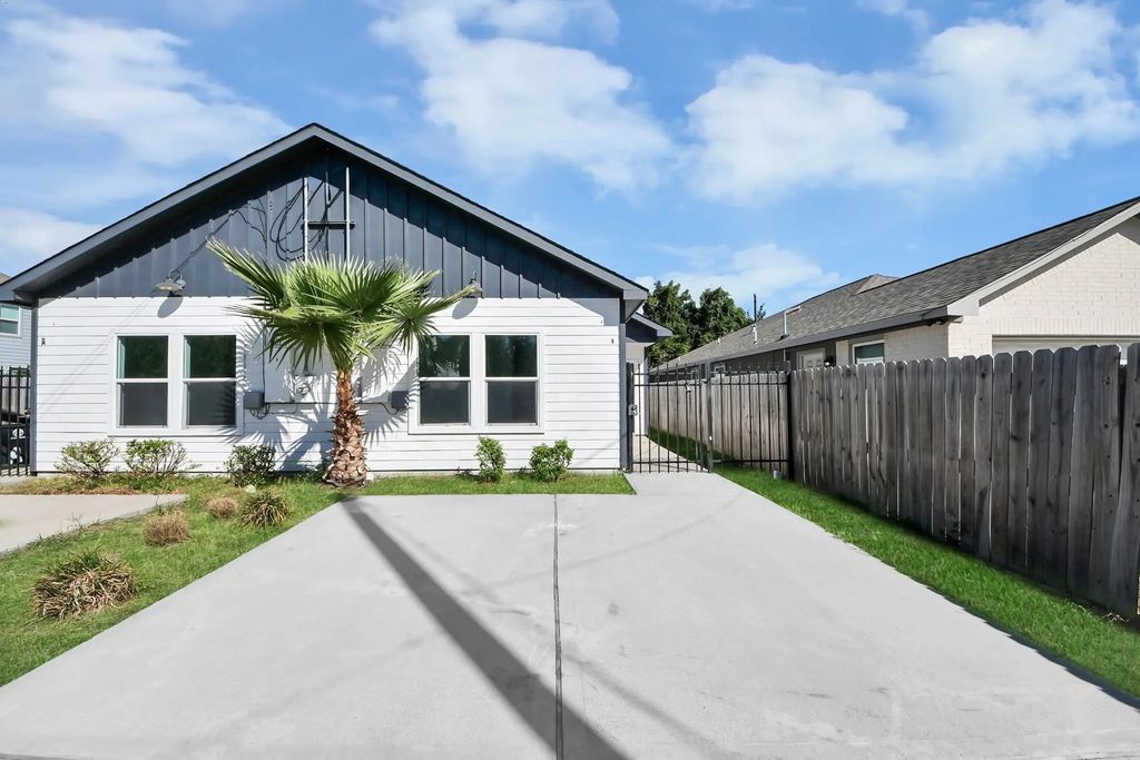 7502 Sandle Street B, Houston