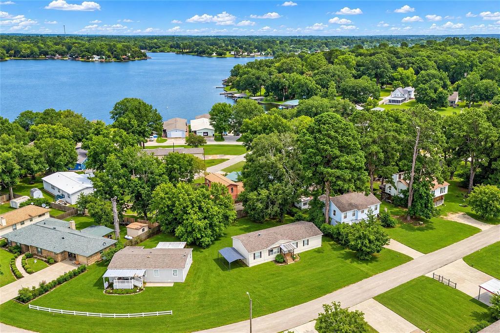 14262 Shadow Bay Drive, Willis