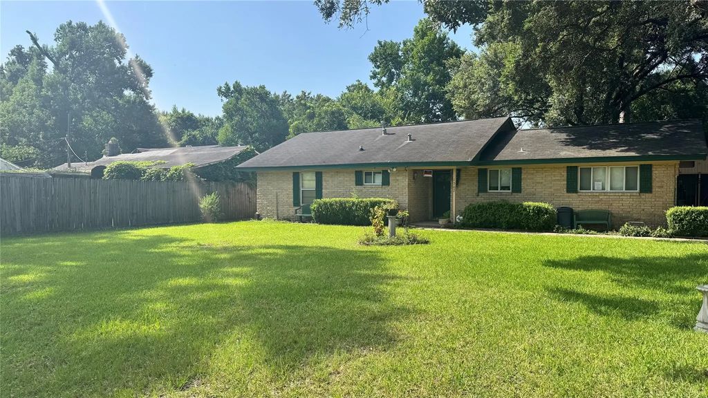 1507 Edgewood Street, Liberty