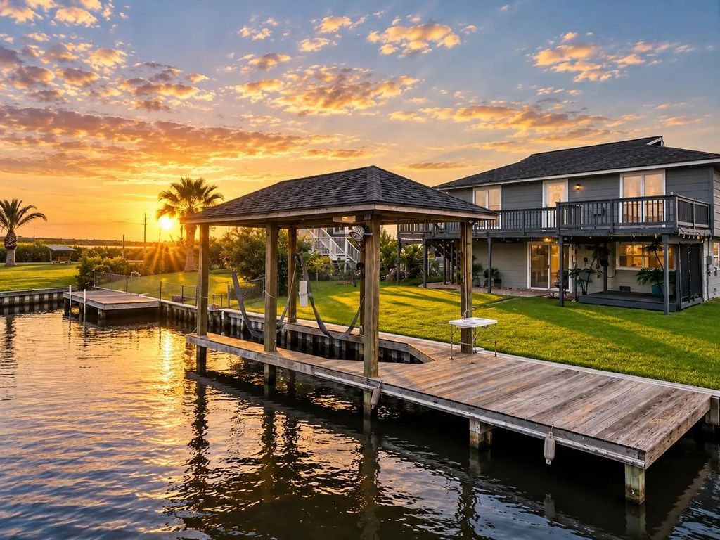 997 Redfish Street, Bayou Vista