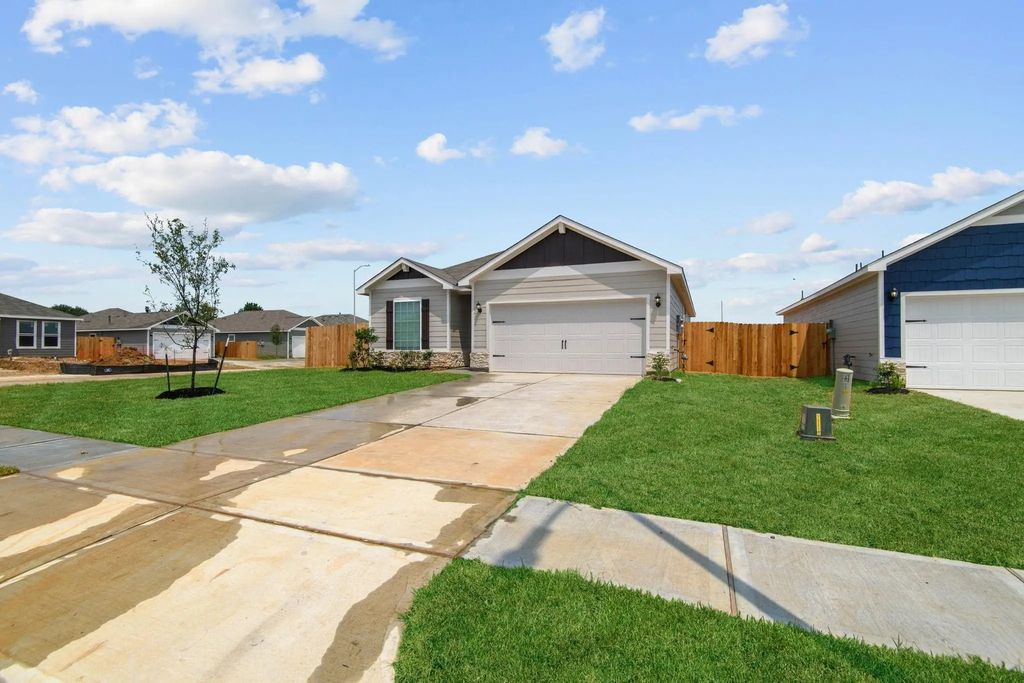 708 Jasmine Ridge Lane, Waller