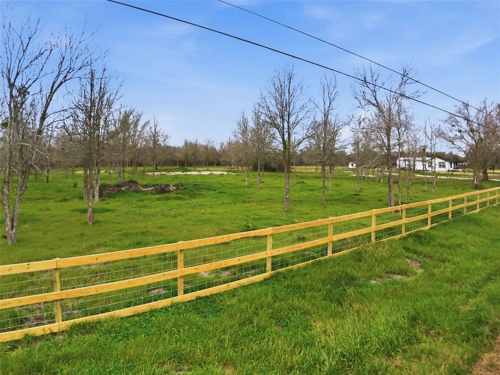 Willow Road, Wallis