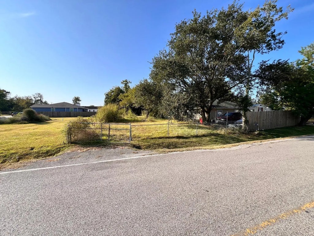 2636 Waco Street, Baytown