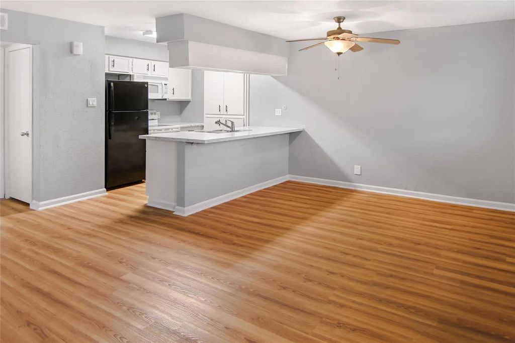 211 W F Street 211, La Porte