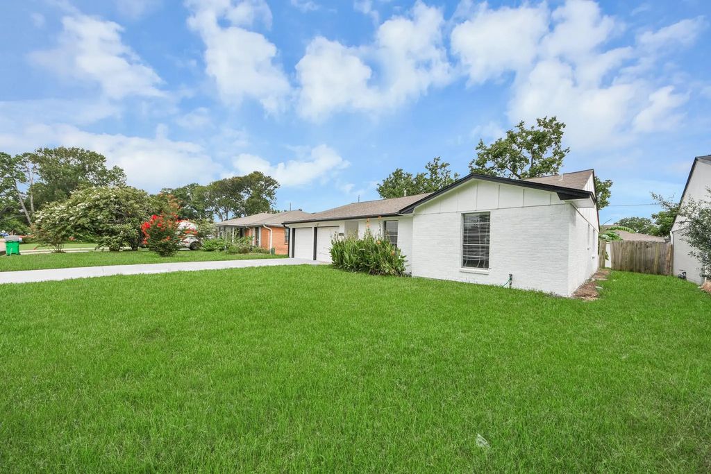 212 Harold Lane, Baytown