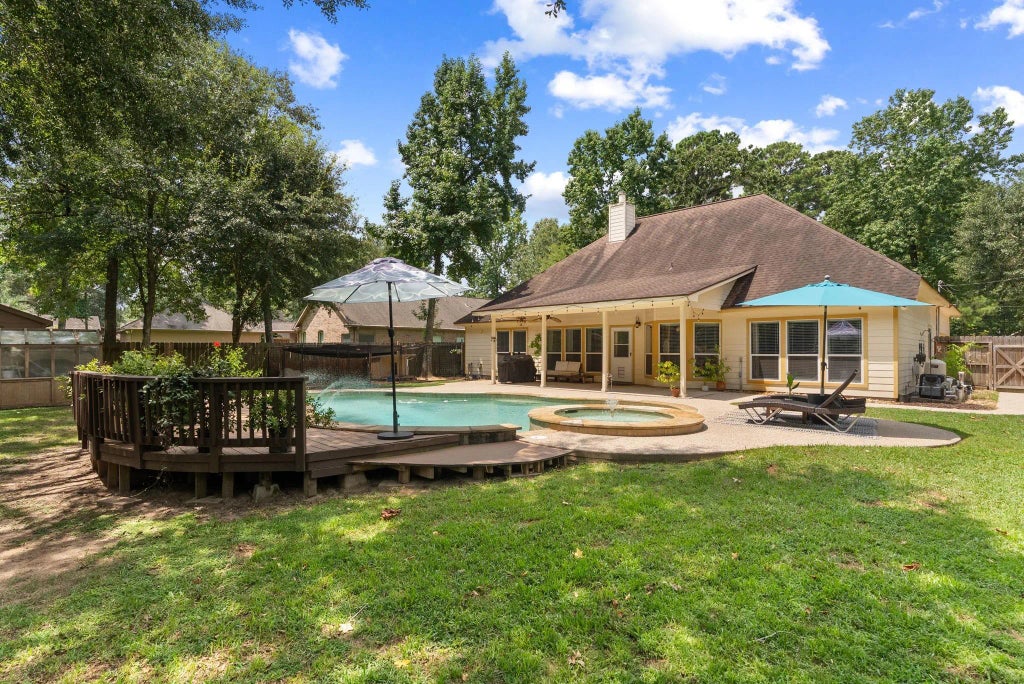 910 Westwood North Drive, Magnolia