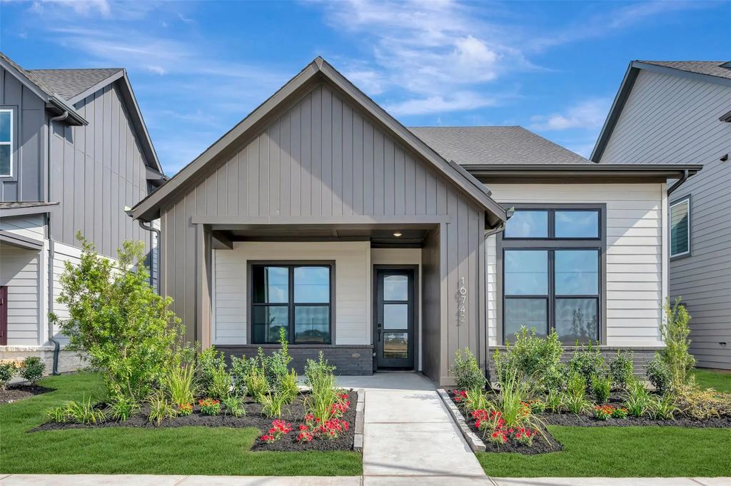 16742 Vibrant Avenue, Hockley
