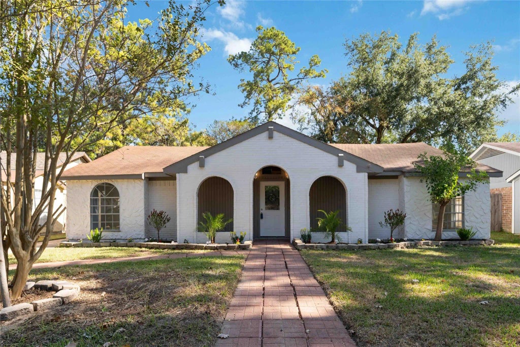 23122 Whispering Willow Drive, Spring