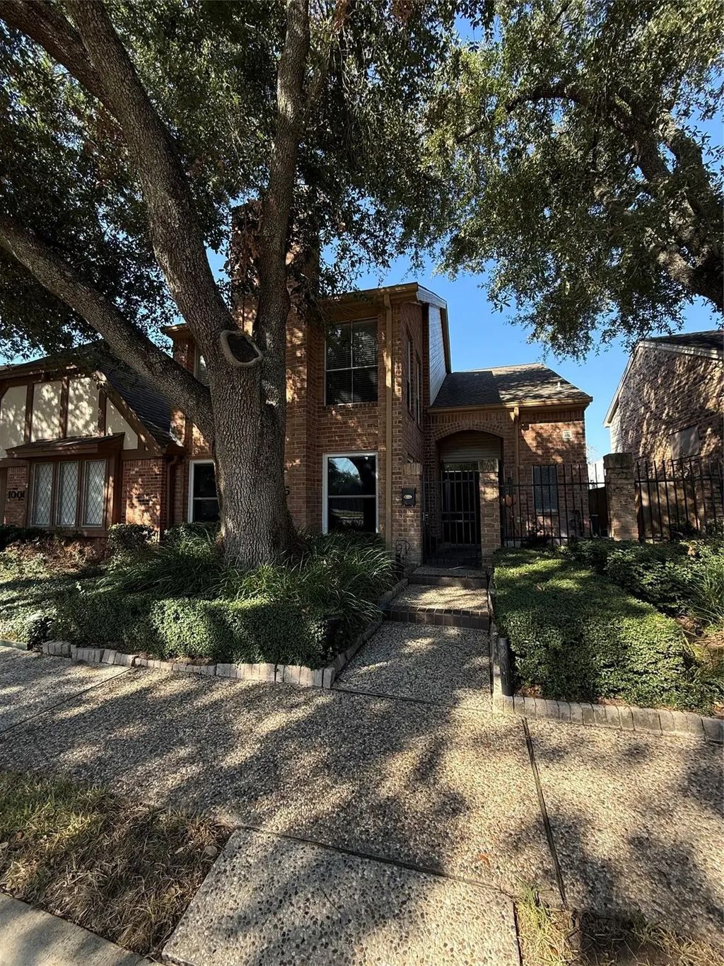 10005 Kemp Forest Drive, Houston
