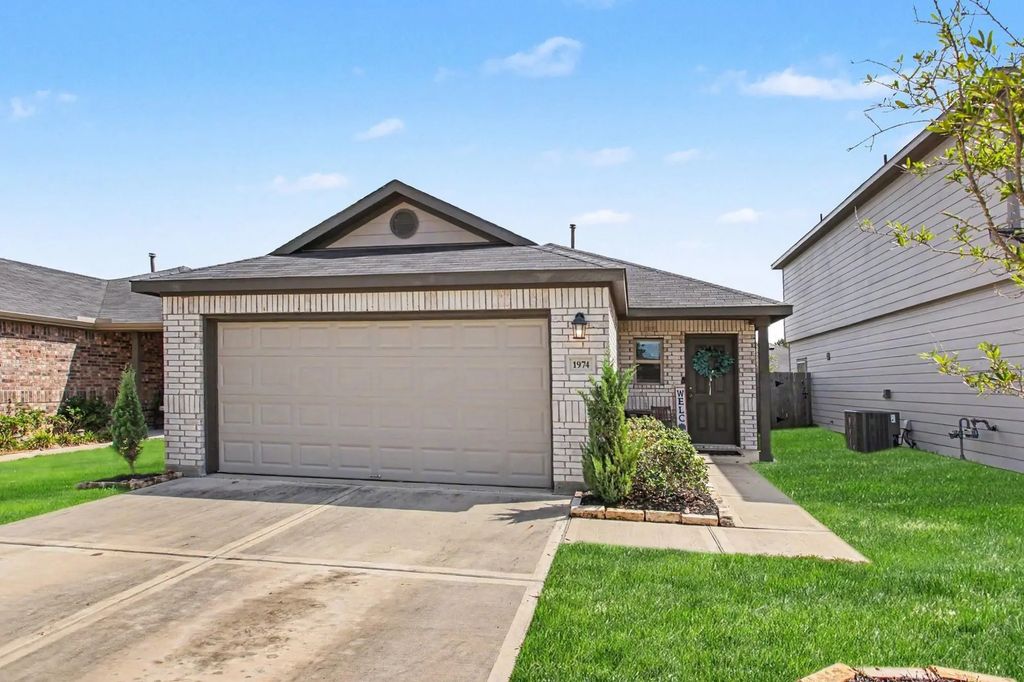 1974 Hidden Cedar Drive, Conroe