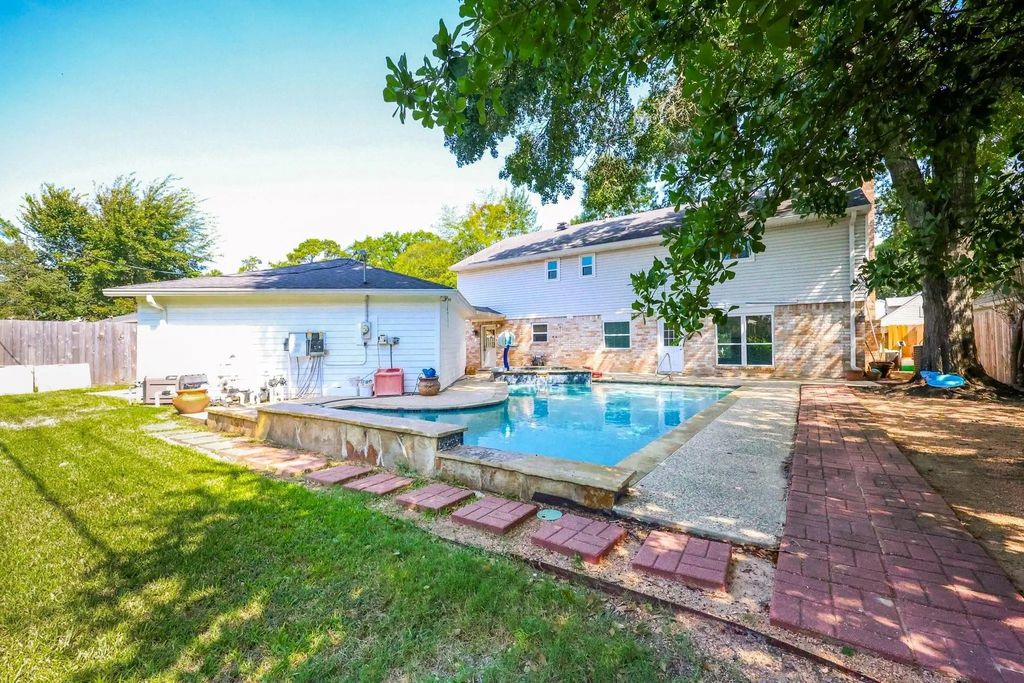 423 Cannon Ball Drive, Spring