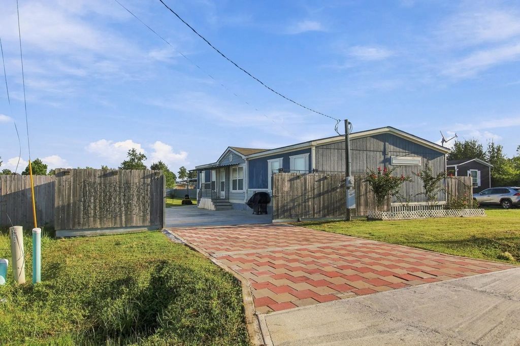 152 Road 5128, Cleveland