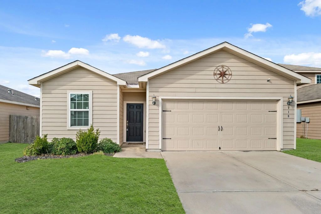718 Crystal Lakes Drive, Brookshire
