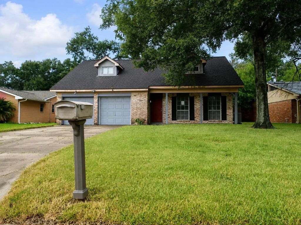 2008 Williamsburg Court N, League City