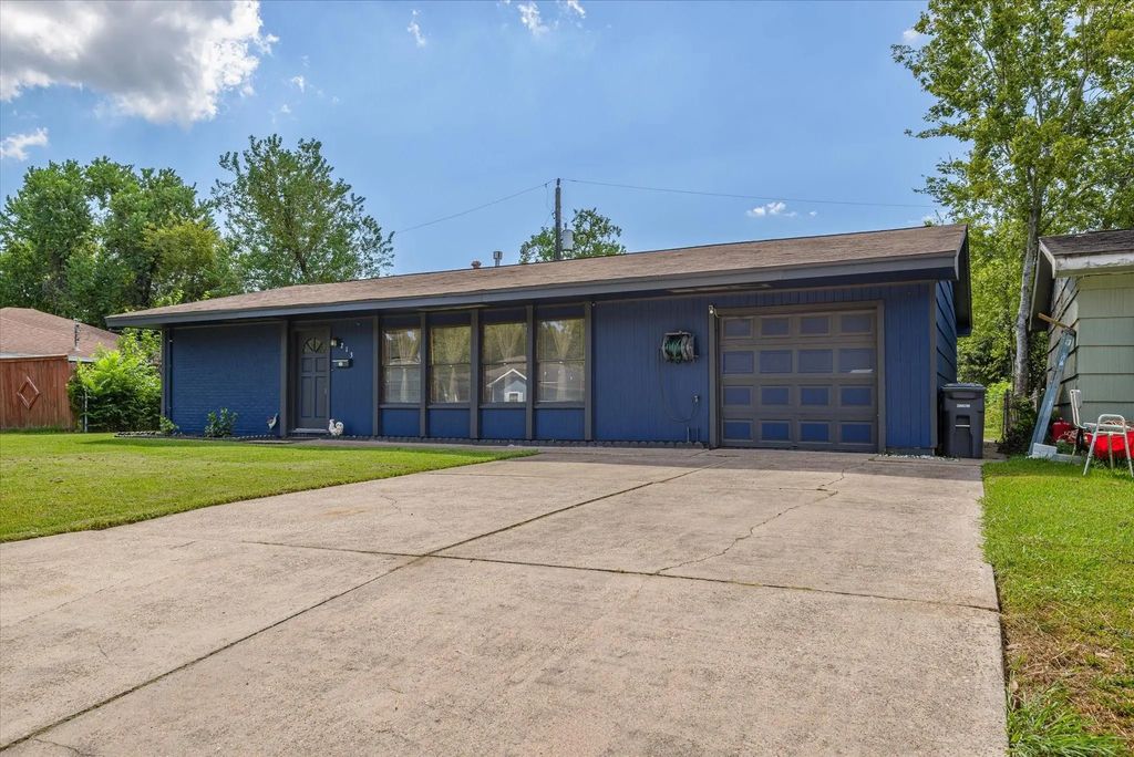 213 Highland Drive, Hitchcock