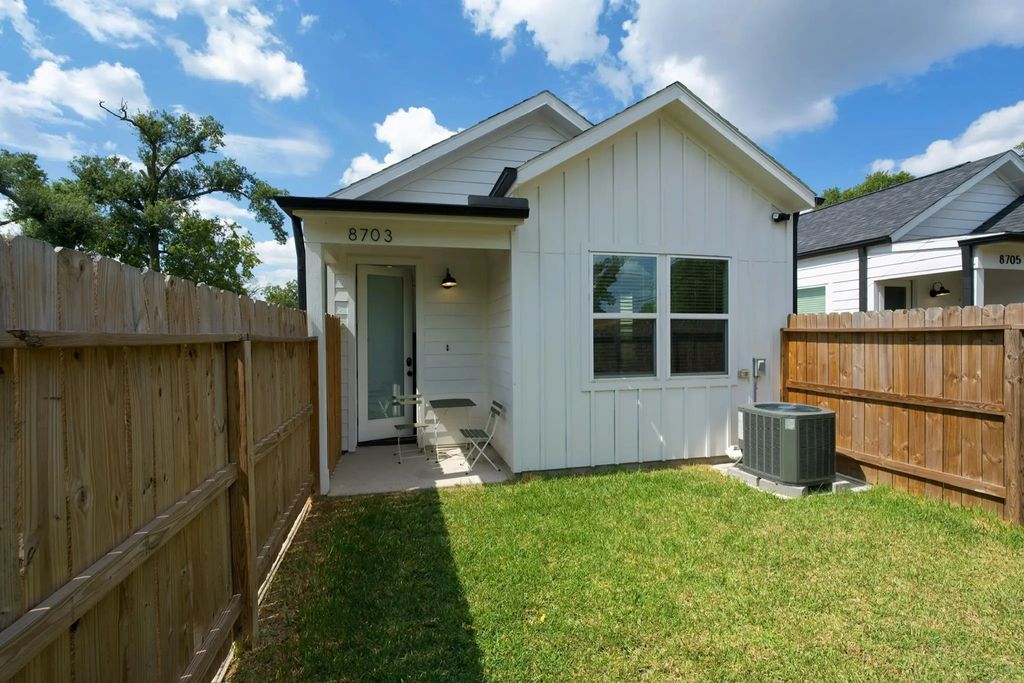 8703 Wileyvale, Houston