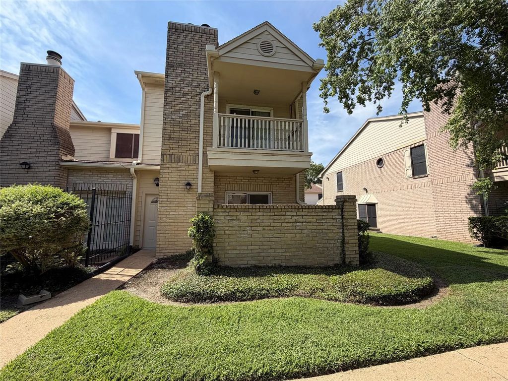 800 Country Place Drive 205, Houston