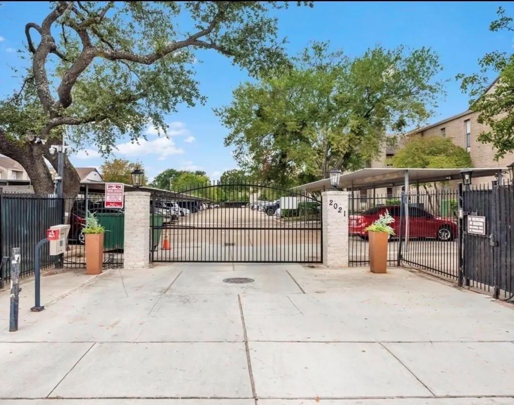 2021 Spenwick Drive 216, Houston