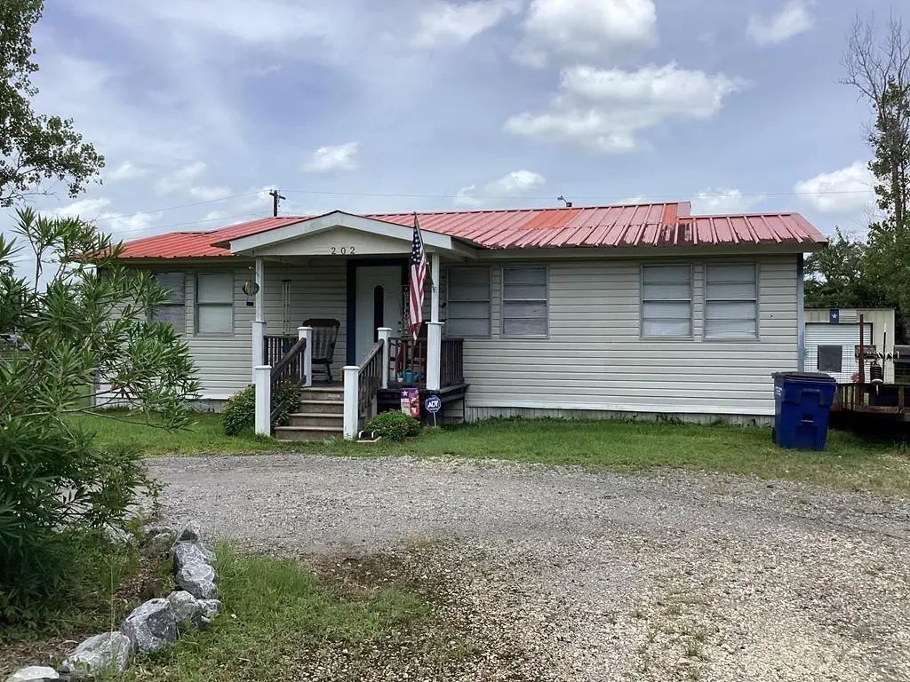 202 E Freddye Avenue, Kirbyville