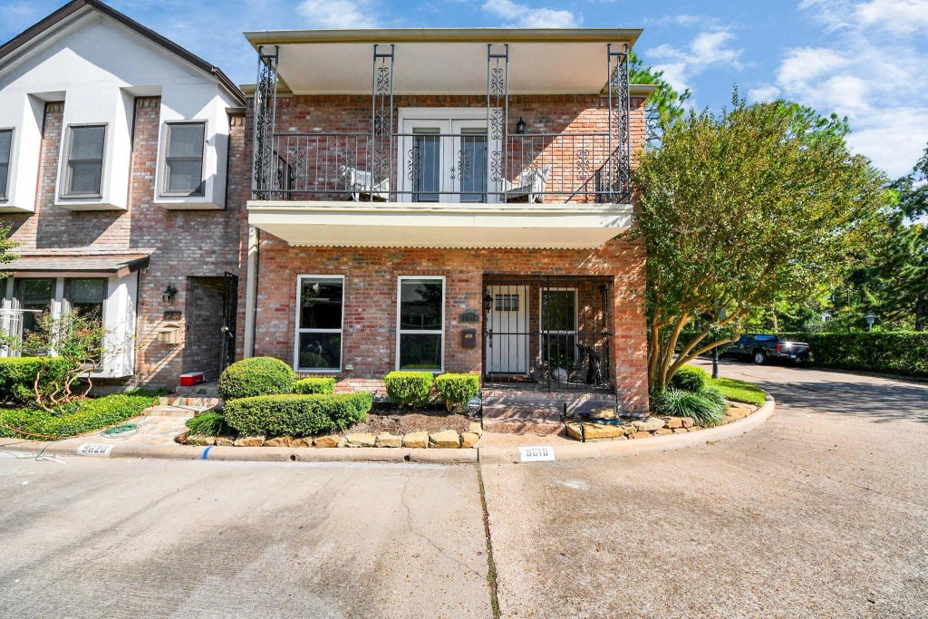 9618 Bayou Brook Street, Houston